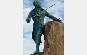 clin d'oeil au corsaire de Granville 
puis 100km sous la pluie le vent la grêle.journée fatiguante et plus longue que prévu 16km de moyenne  🥴